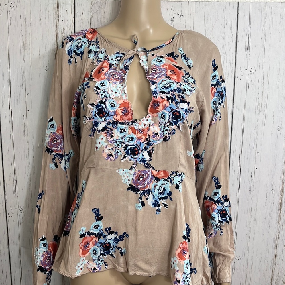 Gimmicks Long Sleeves Keyhole Bodice Boho Floral Print Peplum Hem Top Size Med